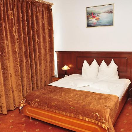 Hotel Emma Est Craiova Bagian luar foto