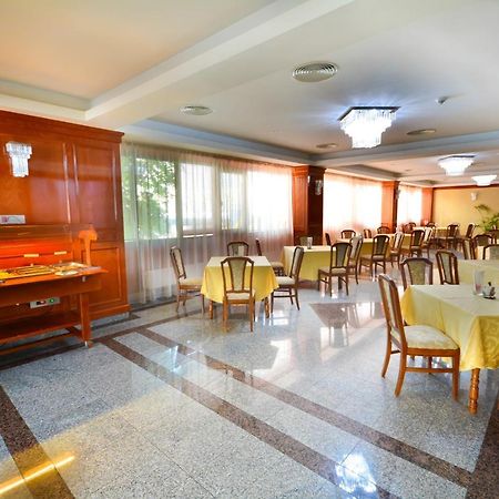 Hotel Emma Est Craiova Bagian luar foto