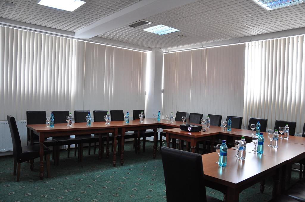 Hotel Emma Est Craiova Bagian luar foto