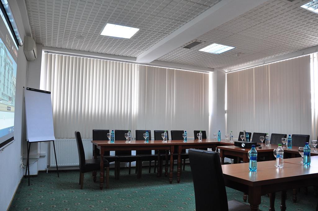 Hotel Emma Est Craiova Bagian luar foto
