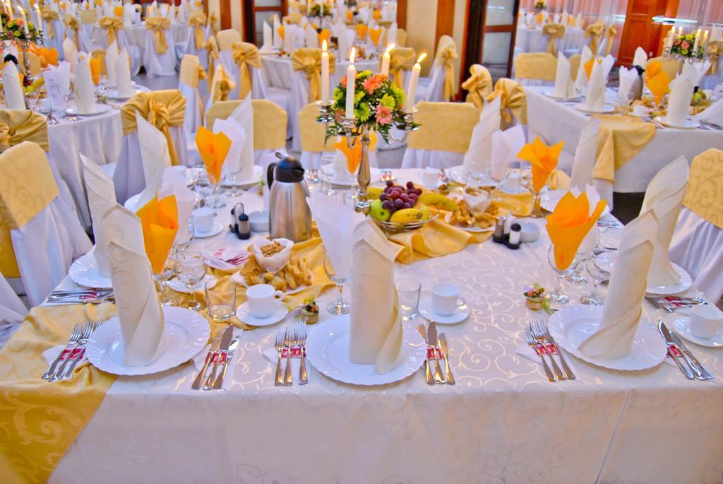 Hotel Emma Est Craiova Bagian luar foto