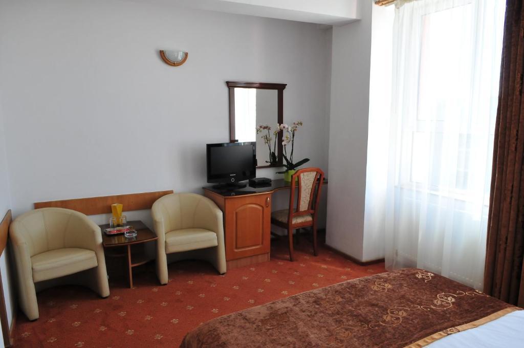 Hotel Emma Est Craiova Bagian luar foto