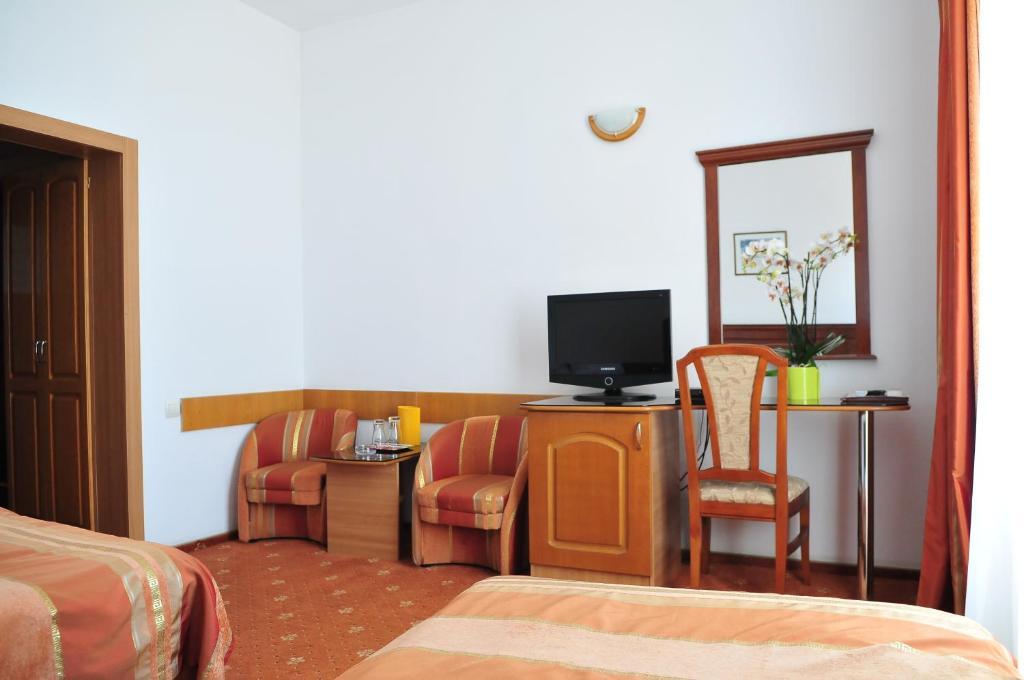 Hotel Emma Est Craiova Bagian luar foto
