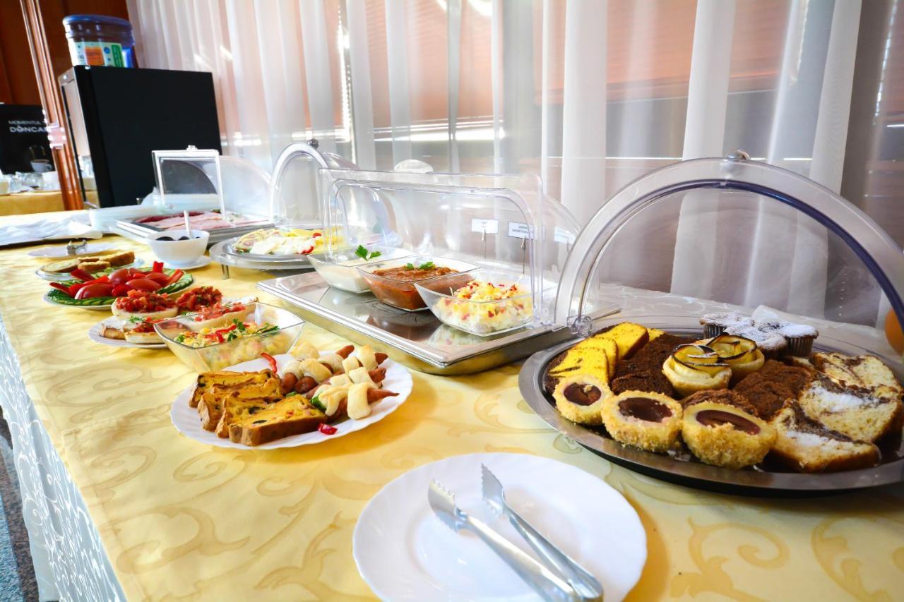 Hotel Emma Est Craiova Bagian luar foto