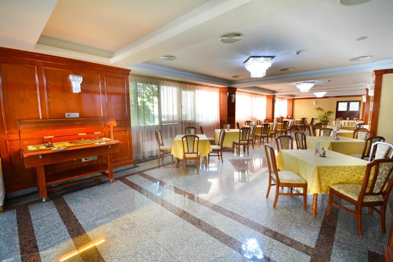 Hotel Emma Est Craiova Bagian luar foto