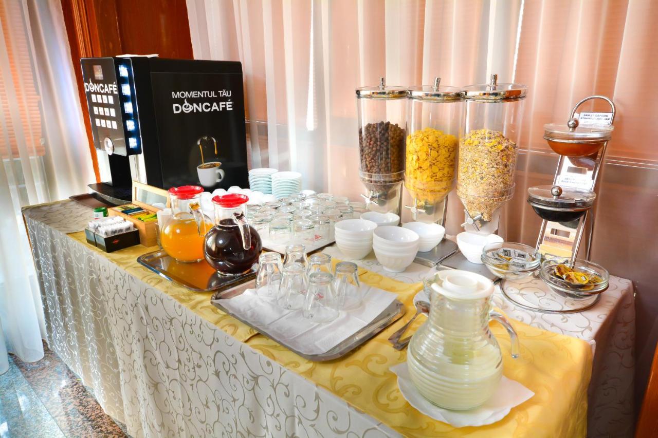 Hotel Emma Est Craiova Bagian luar foto