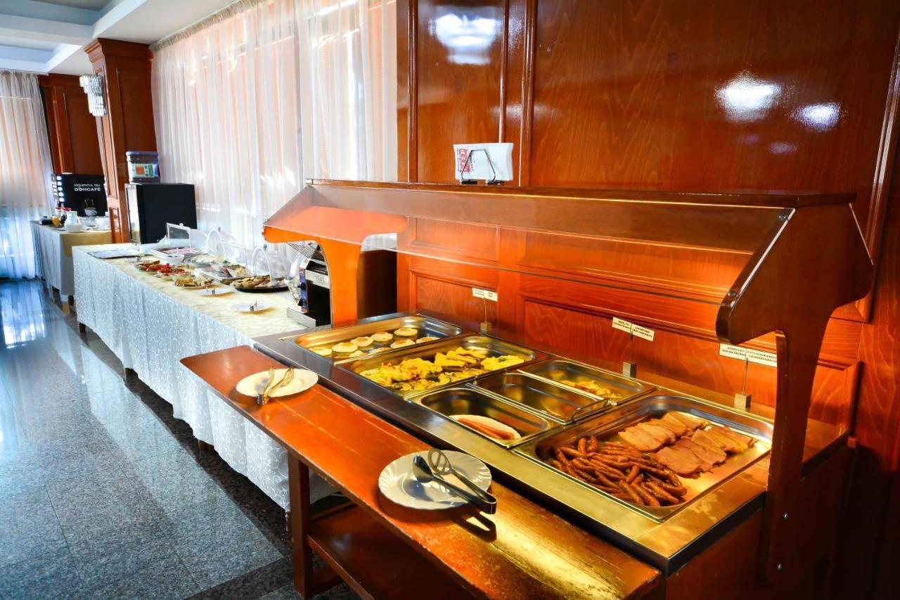 Hotel Emma Est Craiova Bagian luar foto