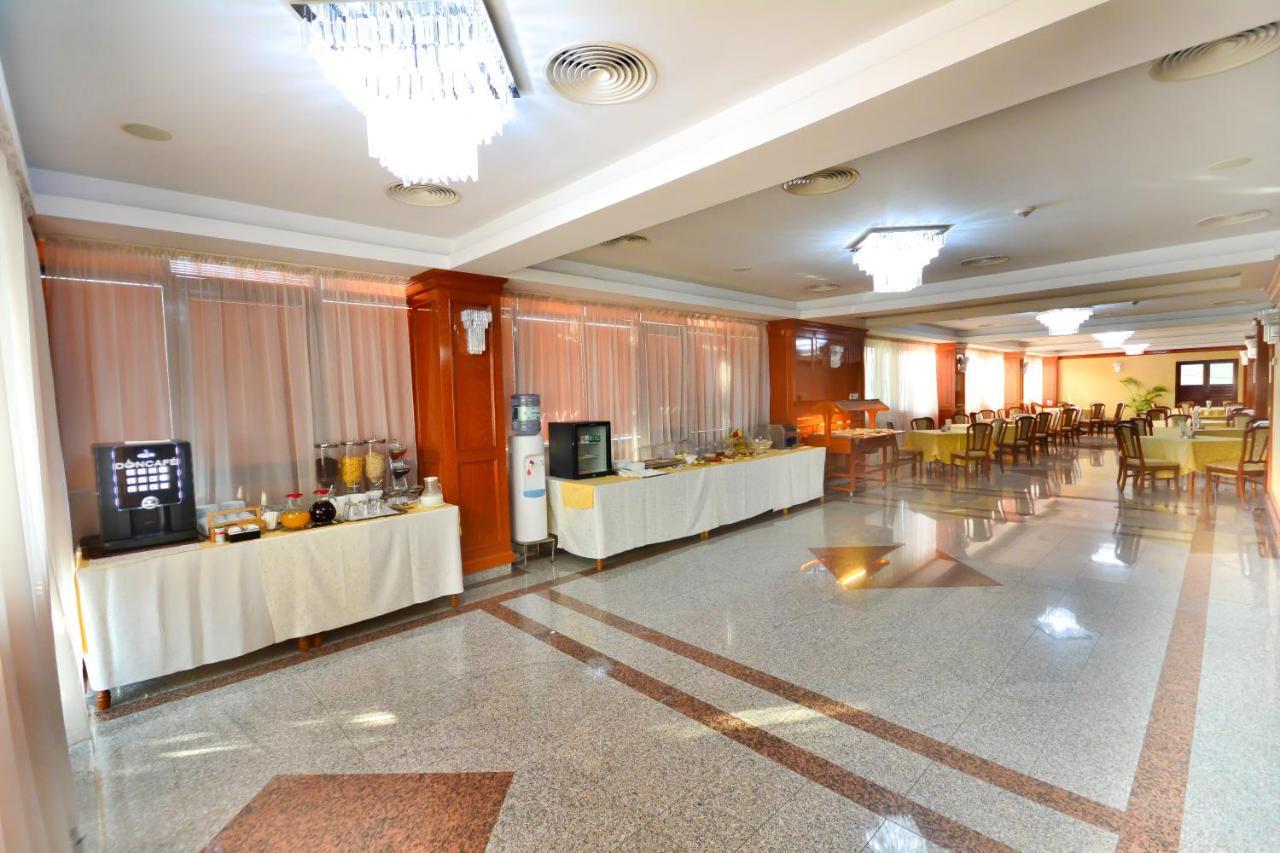 Hotel Emma Est Craiova Bagian luar foto
